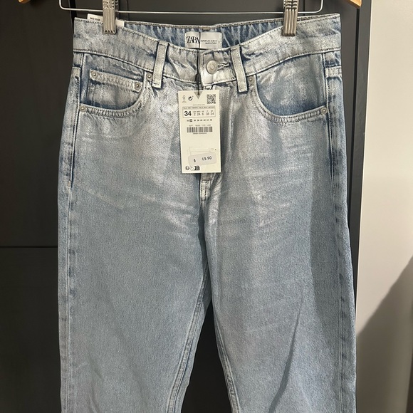 ZARA NWT ZW MID-WAIST METALLIC STRAIGHT TRF JEANS LIGHT BLUE SILVER 6688/005 US2 - Picture 2 of 4